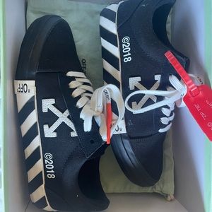 OFF-WHITE 2018 VULC BLACK